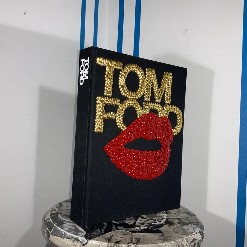 TF LIPS THUMB TACKS BOOK